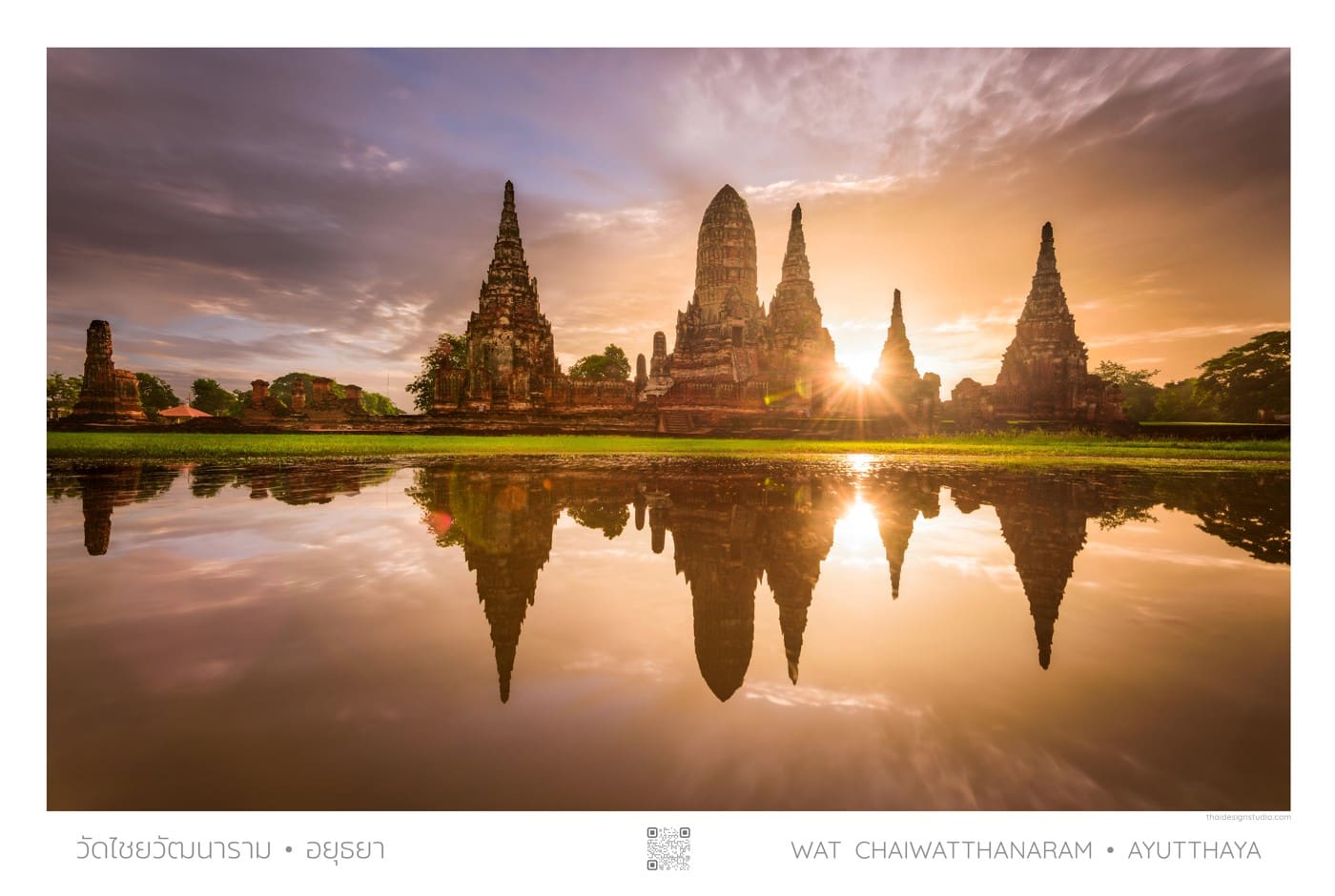 Sunset reflecting on Wat Chaiwatthanaram.