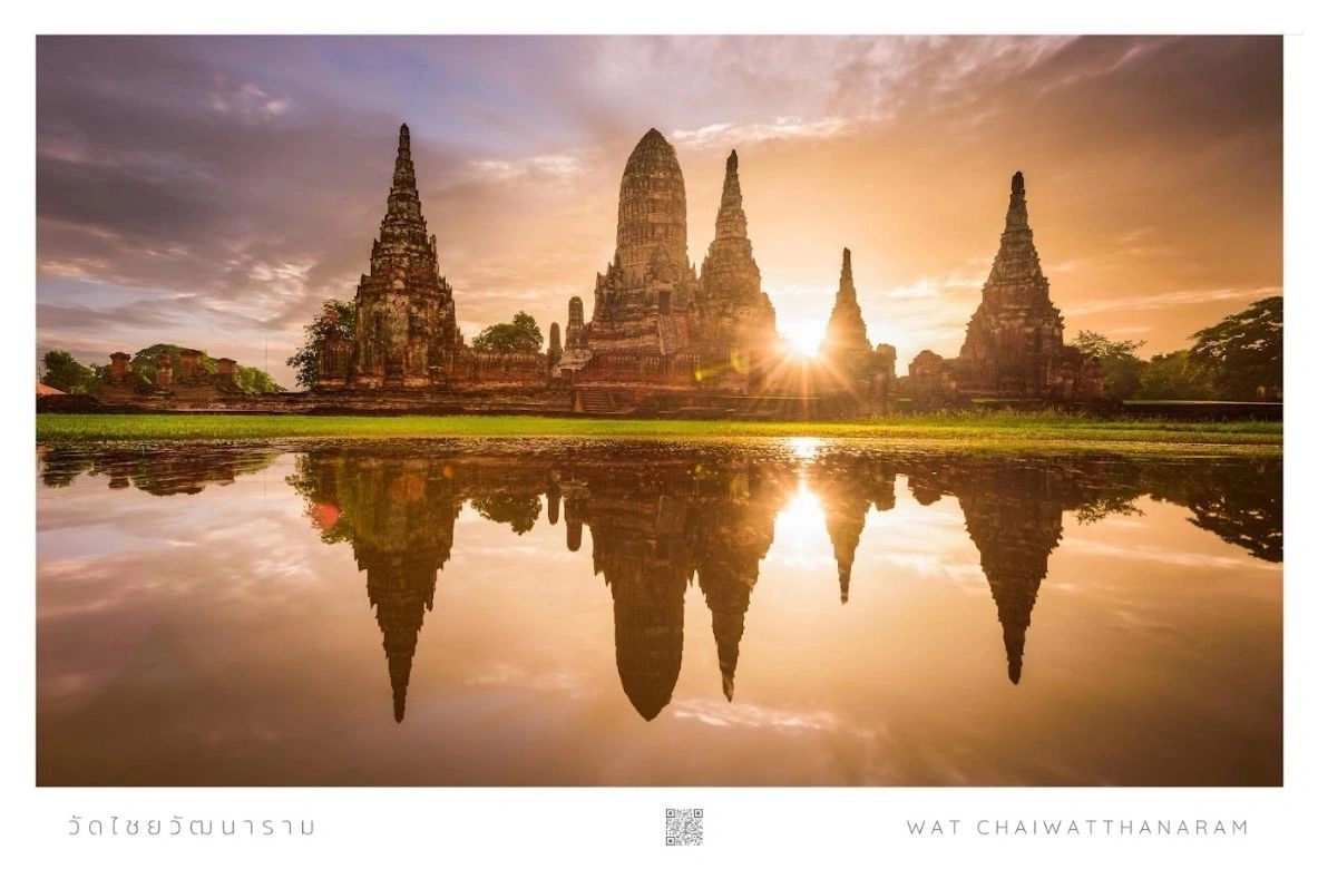 Sunset reflecting on Wat Chaiwatthanaram.